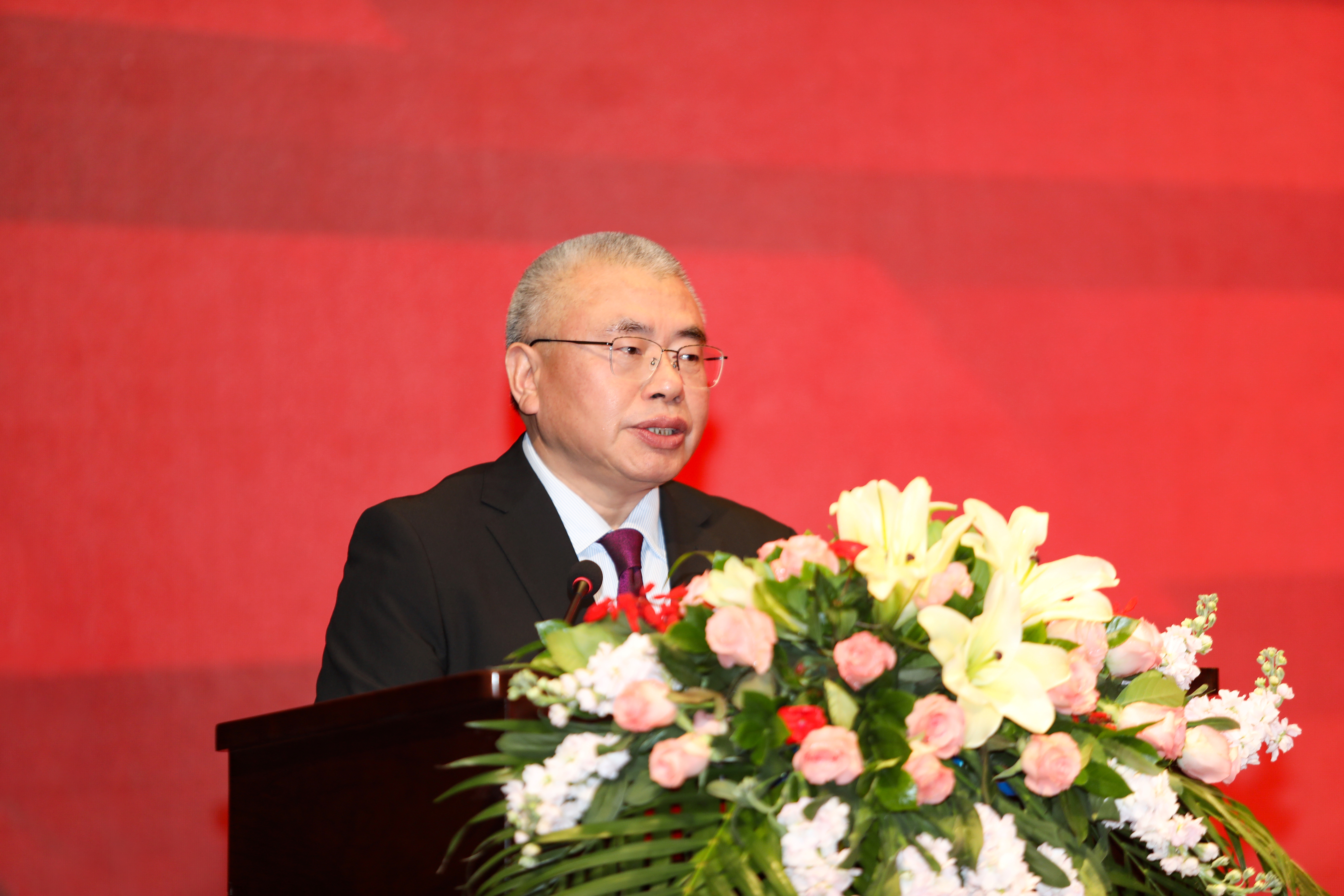 1.集團(tuán)公司黨委書記、董事長(zhǎng)、總經(jīng)理?xiàng)畎矅?guó)作大會(huì)致辭.JPG